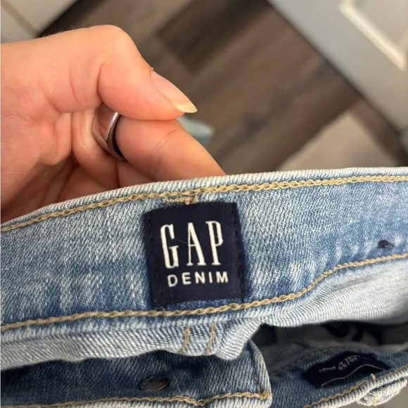 GAP High Rise 4in Denim Shorts - Picture 6 of 6
